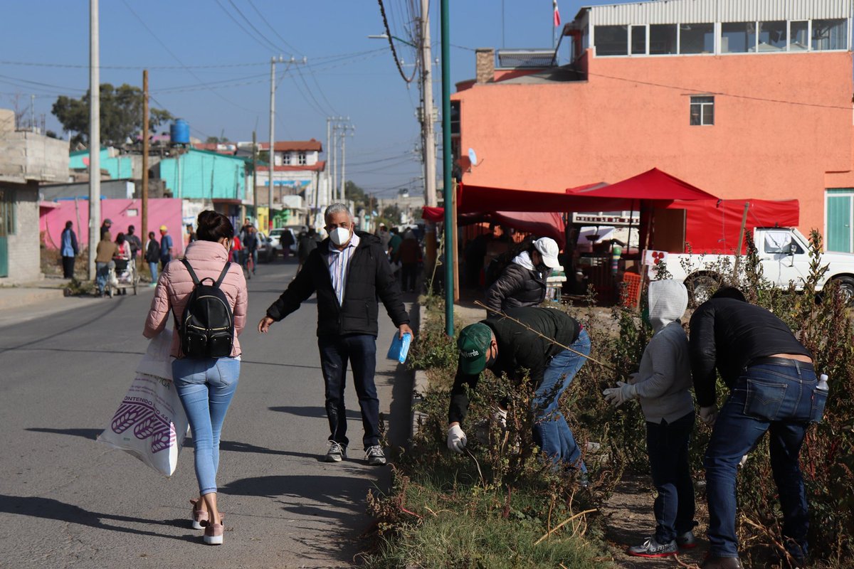 verdetexcoco's tweet photo. Excelente jornada de limpieza en la comunidad de #Tocuila, #Texcoco donde se sumaron el 1er. Delegado de Tocuila, Alfonso Elizalde Barrera; @JESUSCUANALO , @alfredochavira_ y Eduardo Cano.
No es más limpio el que más limpia, sino el que menos ensucia💚Pintemos de verde #Texcoco https://t.co/tTw1OBylhc