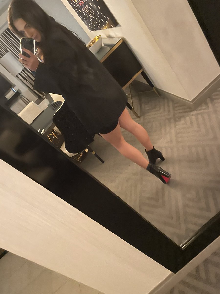 MicaelaMead's tweet photo. Ugh take me back to Vegas so i can wear this fit https://t.co/Gfv8WTw1sM