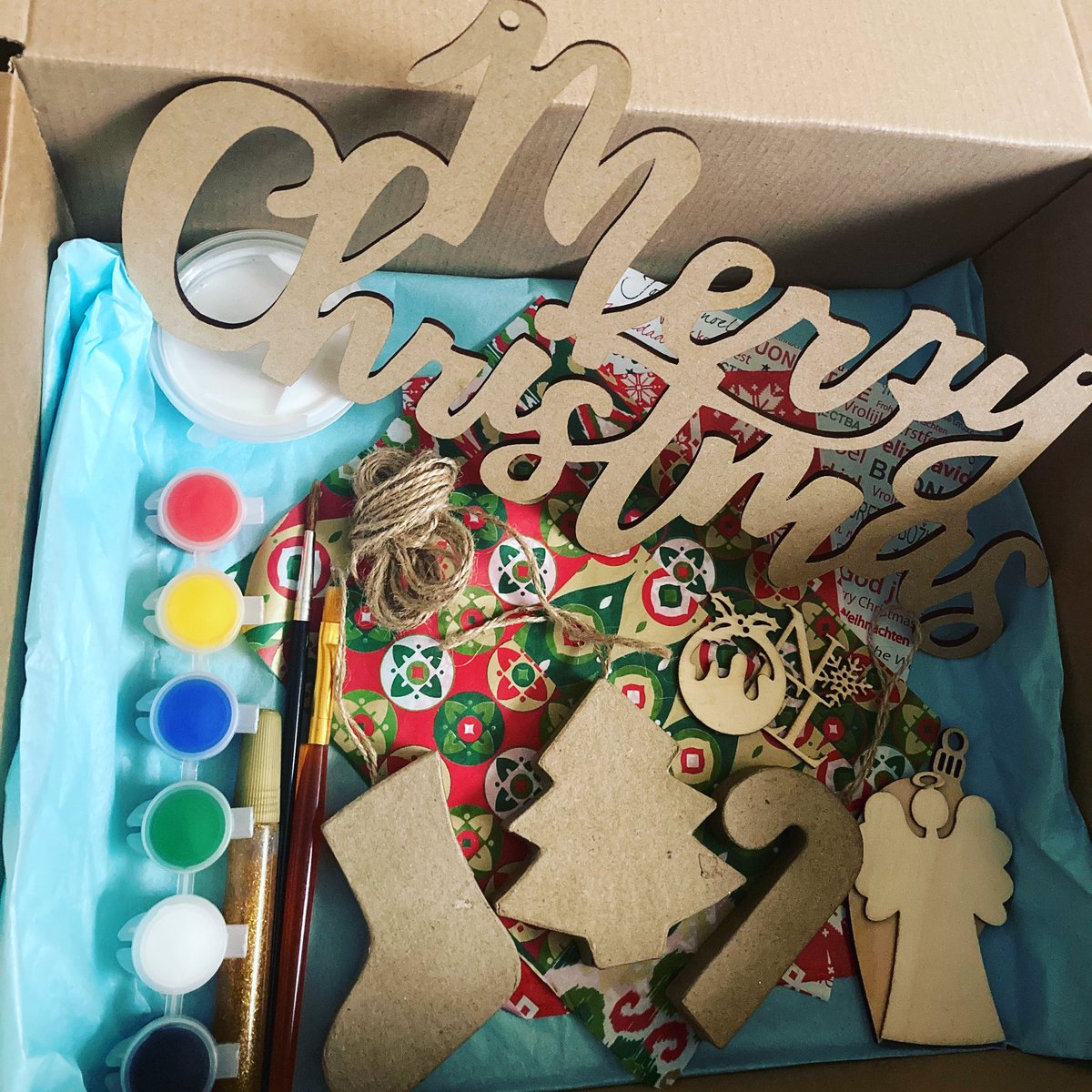 craftsandmakes's tweet photo. Christmas craft box 🎅🏼🎄⭐️🎨 this box is perfect for older crafty kids and grown ups! The kit is £20 and includes a Merry Christmas sign, 3 decopatch tree decorations and 2 wooden ones. Order this week for Saturday delivery 🎁 #Christmas #crafts #merrychristmas https://t.co/wLOxsqWoVZ
