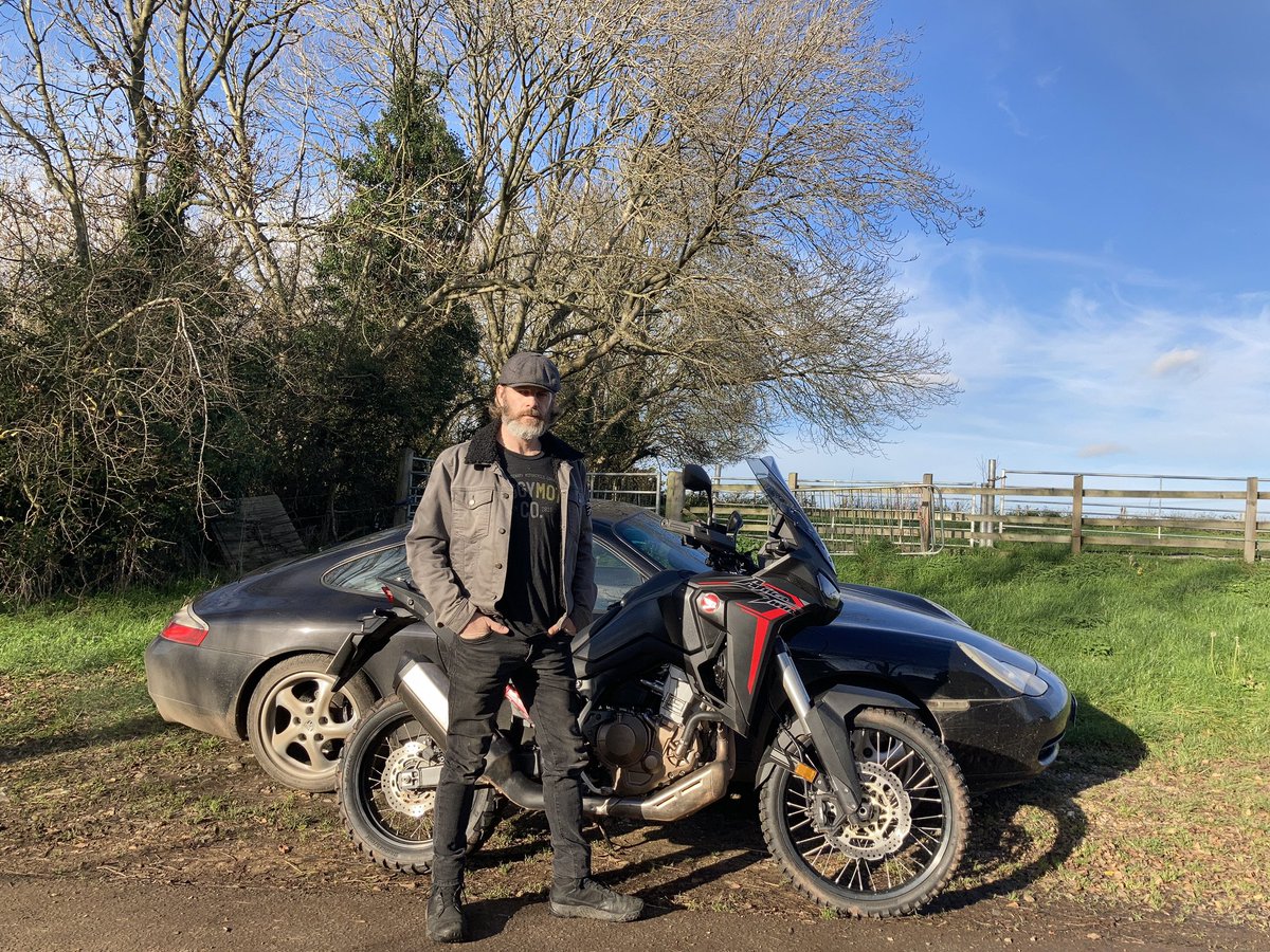 AliLat16's tweet photo. Shameless show off poser shot of the new bike and the porky! #poser #vanity #Shameless https://t.co/hbZMx4zHBb
