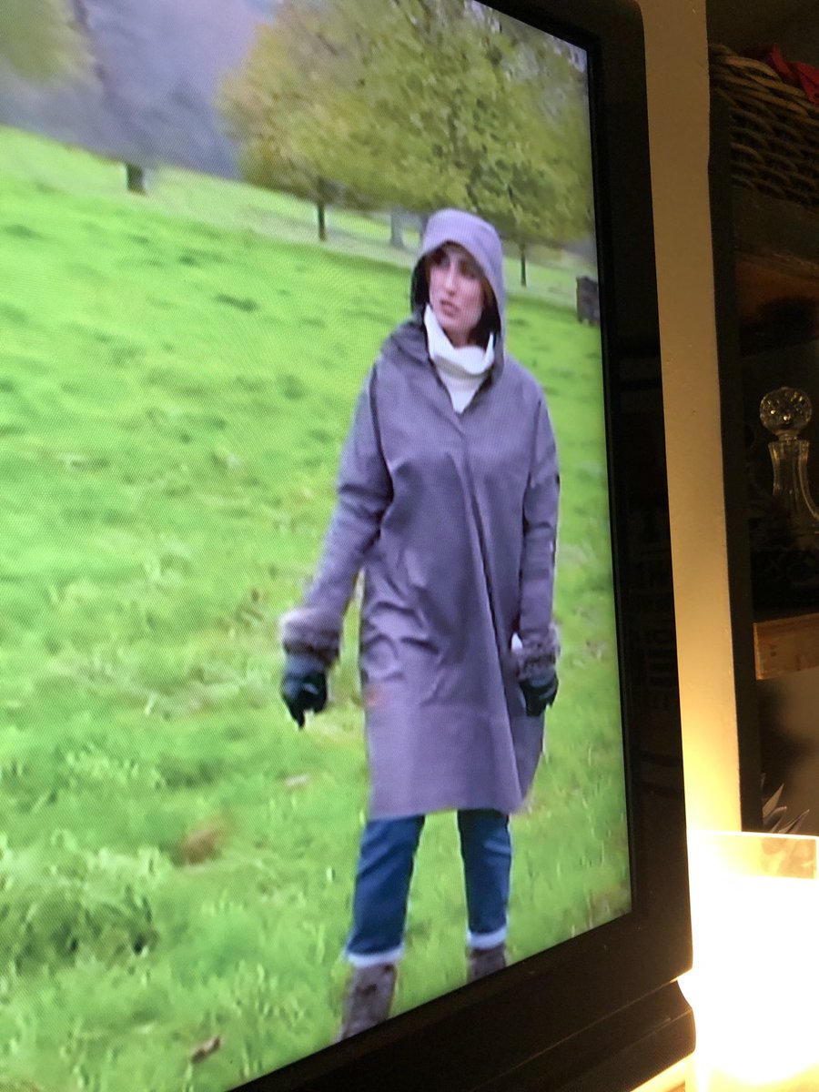 GillyHep's tweet photo. ⁦@itsanitarani⁩ love your coat/smock on ⁦@BBCCountryfile⁩ tonight. Would love one the same but can’t find from a search on web. Are you able to enlighten me? https://t.co/K6uJBoKP8v