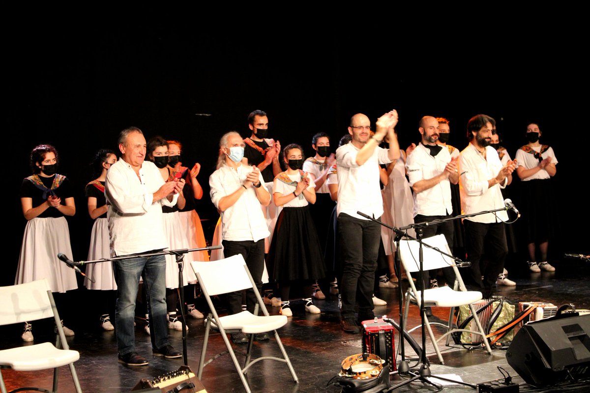 Korrontzi's tweet photo. -Eta zein ondo igaro genuen larunbat arratsaldea Usurbilgo #Sutegi Antzokian, Orbeldiren lan bikaina!
-Y qué bien pasamos el sábado tarde en el teatro Sutegi de Usurbil, gran trabajo de #Orbeldi!
@noaua @usurbiludala @usurbib @MIRMIDONPROD @elkar @SaizarSidreria #korrontzi2020 https://t.co/2fmmlw1bsH