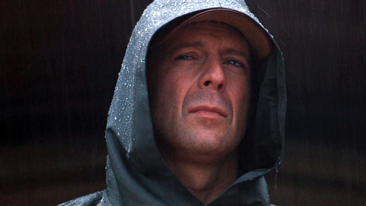 DiscussingFilm's tweet photo. 20 years ago today, ‘UNBREAKABLE’ released in theaters. https://t.co/ward2Qs3gE