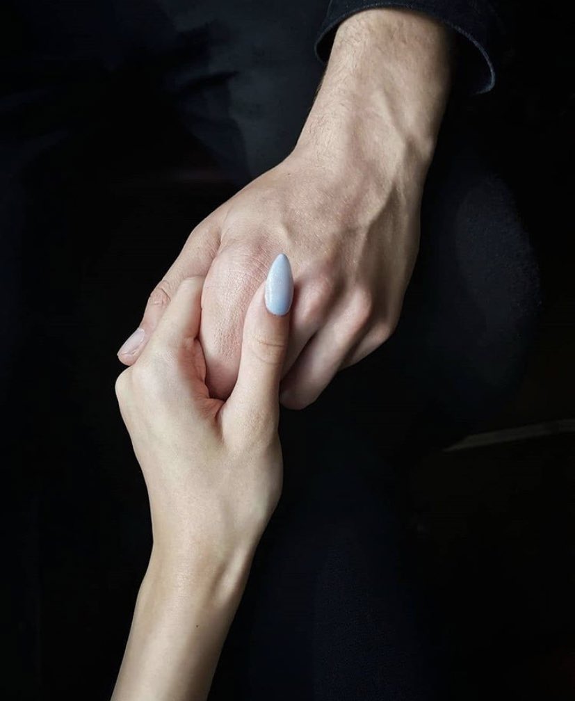 قلبي لكِ ميال حبّ وشعور .