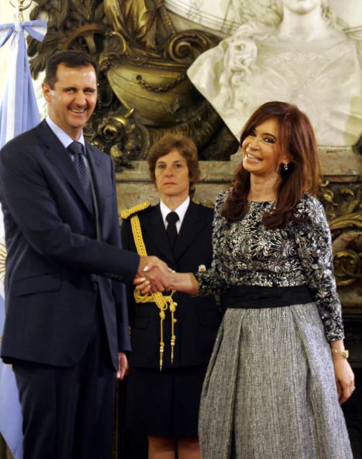 hugumat's tweet photo. Fotos con genocidas, no en la secundaria, en la presidencia. https://t.co/FA1itSKRyD