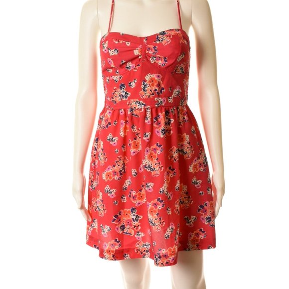 PattyShaner's tweet photo. So good I had to share! Check out all the items I'm loving on @Poshmarkapp #poshmark #fashion #style #shopmycloset #americaneagleoutfitters #thelimited #anntaylor: https://t.co/tusBf9NPww https://t.co/AYVWz0yEy5