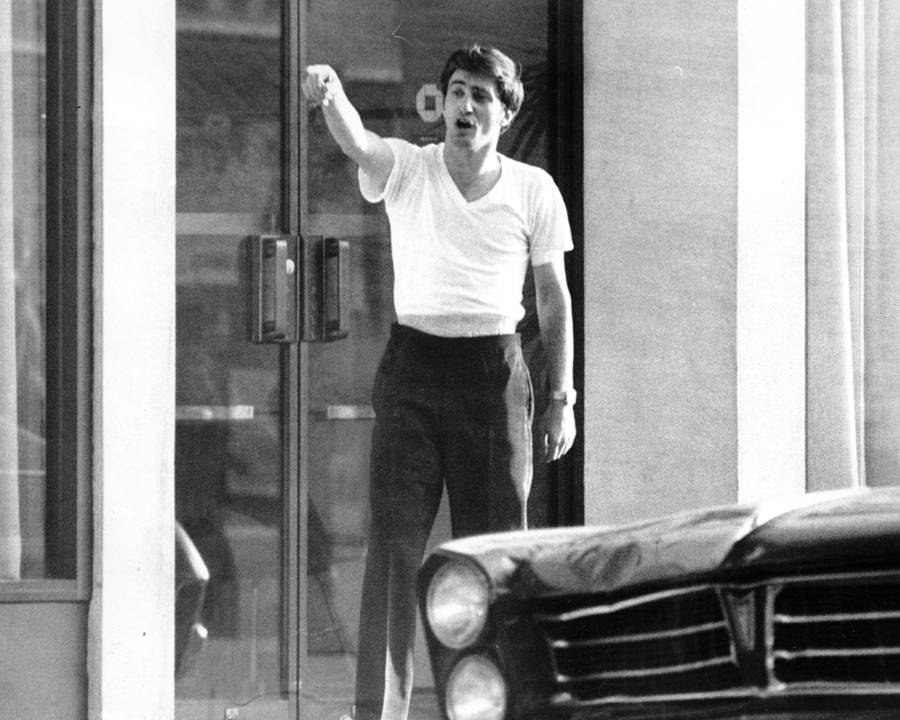 Douglasgpurdy's tweet photo. The real John Stanley Wojtowicz, and Pacino who played him. One of Lumet's finest films. Dog Day Afternoon (1975) #pacino #dogdayafternoon #cinema #1970s #truecrime #brooklyn #lumet https://t.co/8oDwITYHHF