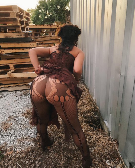 Yay it&rsquo;s Sunday so everyone Spank this!😈 #sundayvibes #cosplayer #happy #Smile https://t.co/58tzM7Hz<a href="/tag/sundayvibes"class="tags">#sundayvibes</a><a href="/tag/smile"class="tags"><span>#smile</span></a><a href="/tag/happy"class="tags"><span>#happy</span></a><a href="/tag/cosplayer"class="tags"><span>#cosplayer</span></a>