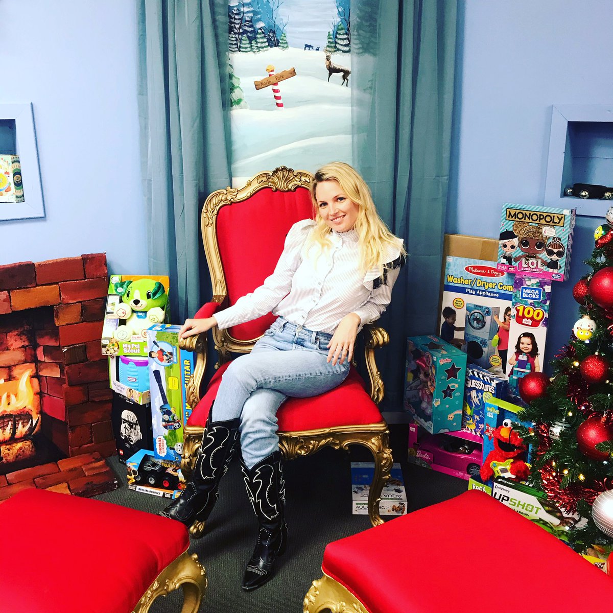 brooke_burfitt's tweet photo. The start of Christmas shopping. First trip successful.... hair straighteners for Rhys and spa gift vouchers for Dempsie. Shhh don’t tell them 🤫 🎄 #christmasshopping #tistheseason #xmas2020 #festivefun #nevertooearlyforchristmas https://t.co/dEc13myzwN