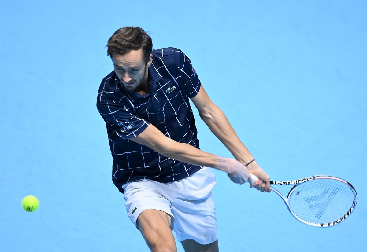WeAreTennisFR's tweet photo. Medvedev breake ENFIN ! 

Après 9 tentatives, le Russe parvient à prendre le service de Thiem pour mener 3-2 dans ce set décisif #ATPFinals https://t.co/WCeQktAd4E