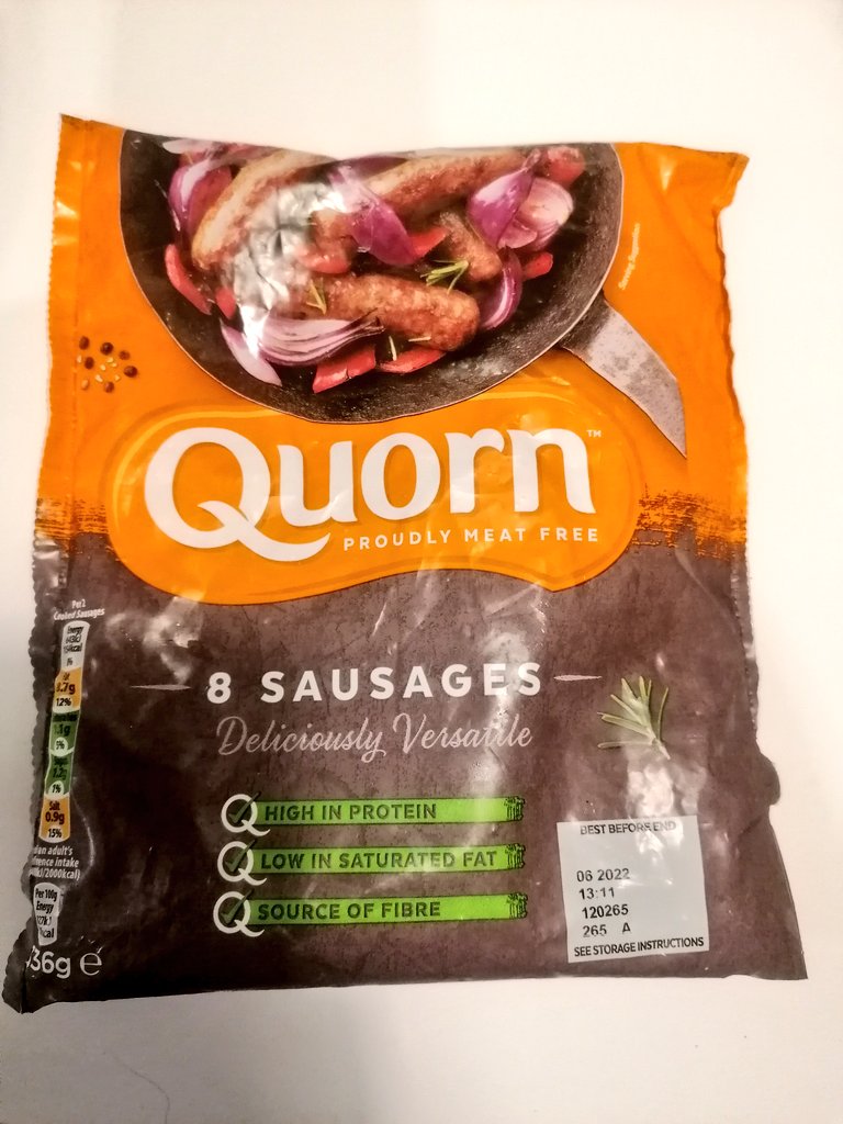 BettyaMarquez's tweet photo. @QuornFoods bought my usual 8pack of Quorn sausages today to find only 4 sausages in the sealed pack! #disappointed #ripoff #Tesco https://t.co/pxc4cUXXZk