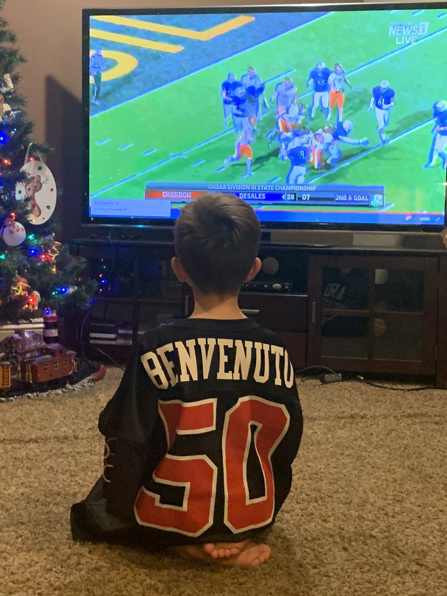 Watching with Daddy, ‘94 State Champ! Way to go <a href="/topperfb/">Chardon Hilltopper Football</a>       ❤️🏈🖤