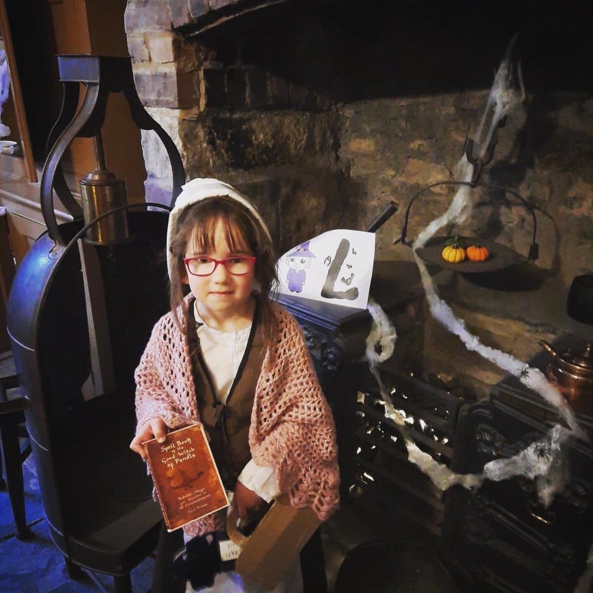 Carn_Publishing's tweet photo. 6 year-old Erin, from Lancaster, dressed as Pendle ‘witch’ Jennet Device with The spell book of the good witch of Pendle. Erin went to Waterstones with her dad, who said she could choose any book she wanted, and this was what she chose! https://t.co/ZlzcPf47Pn