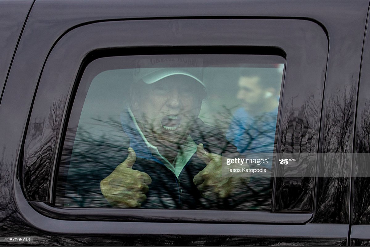 U.S. President #DonaldTrump gives thumbs up from his motorcade after he golfed at #Trump National Golf Club. As the President refuses to concede, a judge in PA threw out a lawsuit that aimed to block certification of the state’s election results. 📸: @tasosphotos