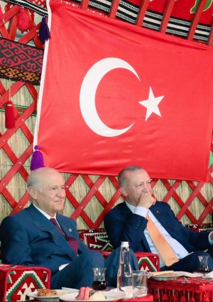 Kurt’lar ulumadıkça köpekler susmaz. Köpekler ürese de Kurt’lar korkmaz.!

🇹🇷🇹🇷🇹🇷

#Cumhurİttifakı