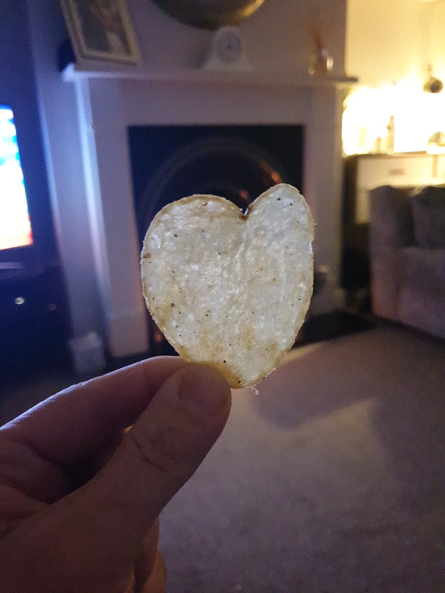 beakerboy123's tweet photo. @walkers_crisps 
Feeling the love
#chickenthymesensations https://t.co/n00h6NC9uy