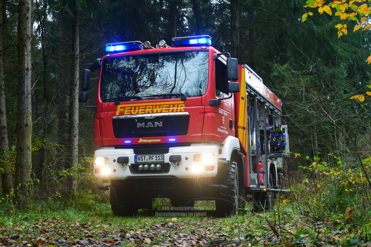 faffa91's tweet photo. An diesem Wochenende durften wir die Freiwillige Feuerwehr Petersfehn, eine Ortsfeuerwehr der Gemeinde Bad Zwischenahn besuchen und deren beiden Fahrzeugen außerhalb des Gerätehauses einmal ablichten. Dabei wurde am TLF auch ein wenig mit Wasser gespielt.
#Feuerwehr #petersfehn https://t.co/A3aB0zPqYc