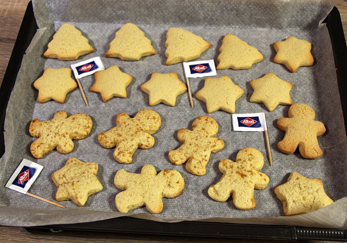 Misscoco68's tweet photo. Cuisson de petits gâteaux de Noël avec le papier de cuisson anti-glisse Albal , il est vraiment très pratique !! 👍😃
#trndfrance #trnd @trnd_fr @Albal #MaCuisineAlbal #testeuseproduits #testeuse #test #papiercuisson #papiercuissonantiglisse #patisserie #foodlover https://t.co/Xf8OzGWNnv