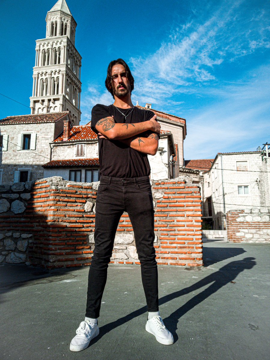 CroAnd's tweet image. Channelling the Inner John Wick.

#JohnWick #KeanuReeves #JohnWick3 #streetwear #StreetStyle #fashionstyle #fashionblogger