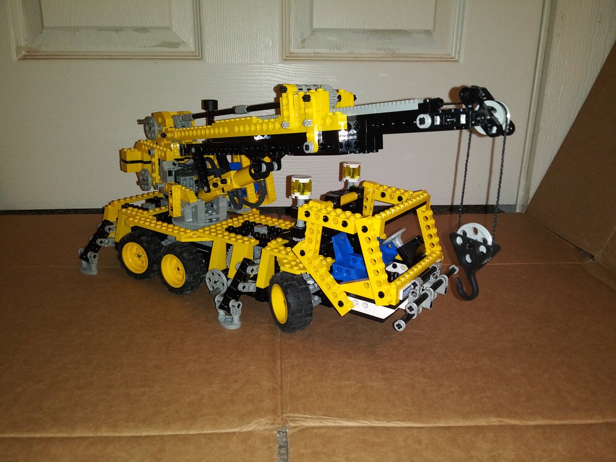 CaraparC's tweet photo. Part of my lego collection:

2002 Lego Technic 8431 Pneumatic Crane Truck

This Crane comes to sites to lift some very heavy stuff!

#Lego #Technic #Pneumatic #Crane #Truck #LegoTechnic #CraneTruck #Cool #Contruction #Collectible #Collection #LegoCollection #LegoCrane https://t.co/Vrix3hEYQm