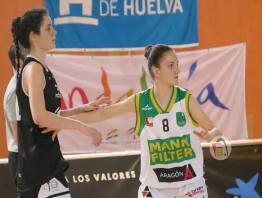 stcbaloncesto's tweet photo. Debutaron en Liga Femenina el curso pasado de la mano de @ladoflash en el MannFilter con tan sólo 16 años y hoy han vuelto a jugar en la máxima categoría con el @CasademontZGZ. Marina Cenis y @ale_mastral, canteranas de Stadium, siguen persiguiendo el sueño. Otro pequeño paso🏀💚 https://t.co/G04SUK2hiS