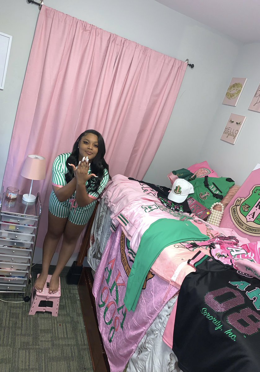 IndyaAnderson6's tweet image. And I Finally Became An AKA💕🐸  #aka1908 #myasu