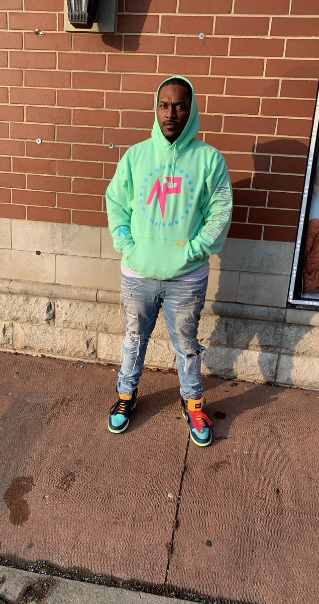 FREDDYRUGER2212's tweet photo. 💯😤👣🗣Think it’s Sweet like this Tea I AP😈‼️ #Urbanfashion #AP #ApplyPressure #FON #APL #BLM #BlackOwnedBusiness #ChicagoDesigner #2020Fashion #PressureSZN #APshit #BioHack #Hoodie #APDirtGang #APMotorCross
#GlowHoodie https://t.co/gMBKo0lG6V