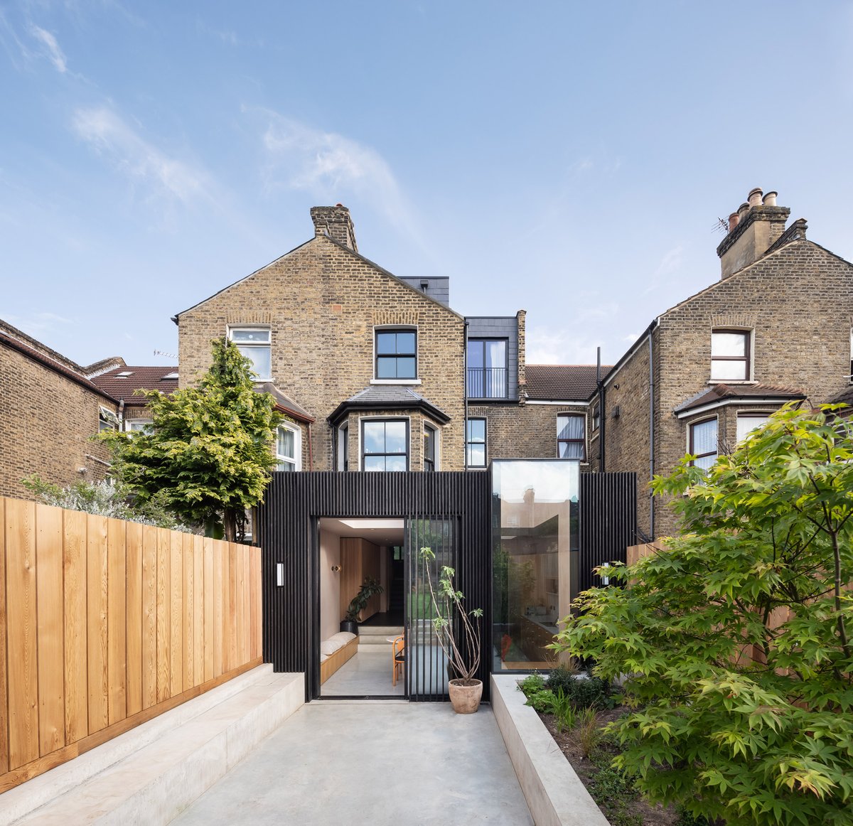 dezeen's tweet photo. Tsubo House is a home in Hackney with a tiny Japanese-style courtyard: https://t.co/TCsWV7Dane https://t.co/CnzKfBQBXJ