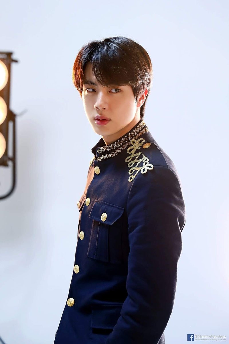 Lololm11's tweet photo. We love you Jin so much. Don't be sad and take care of yourself #WeLoveYouSeokjin https://t.co/8evCKPUqfg