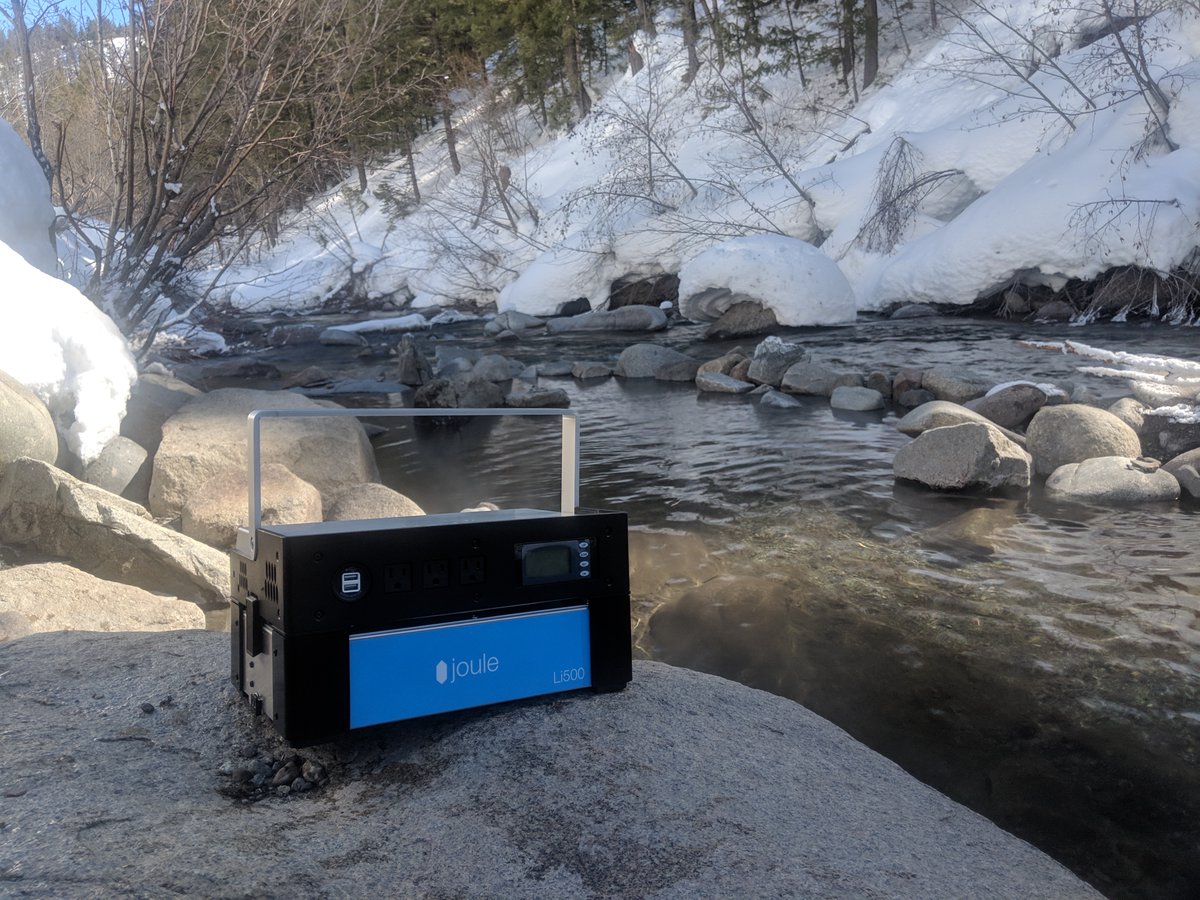 JouleCase's tweet image. Energy through rain, sleet, or snow... ❄️ 🔋
#JouleCase #CleanEnergy #RenewableEnergy #Power #SundayThoughts