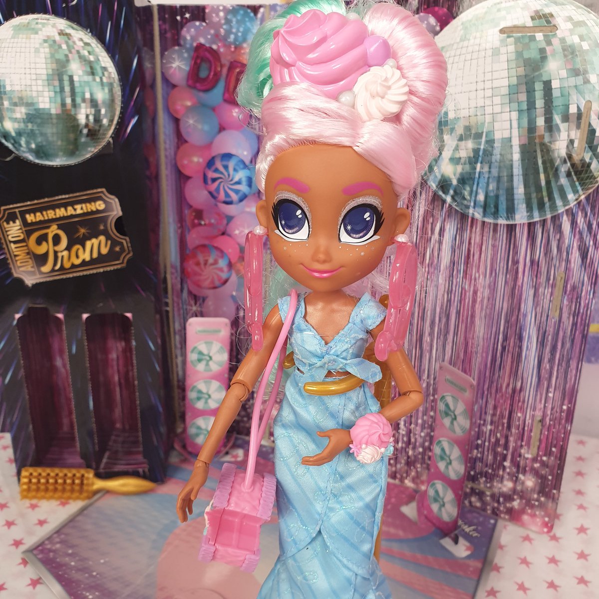 MMoonicorn's tweet photo. [AD] Did somebody say prom? The #hairdorables #hairmazing #promperfect fashion dolls are here just in time for the party season! Even though we have to #StayHome right now, its still fun to dress up ! @hairdorables @JustPlayToys https://t.co/GjWW08BNBG