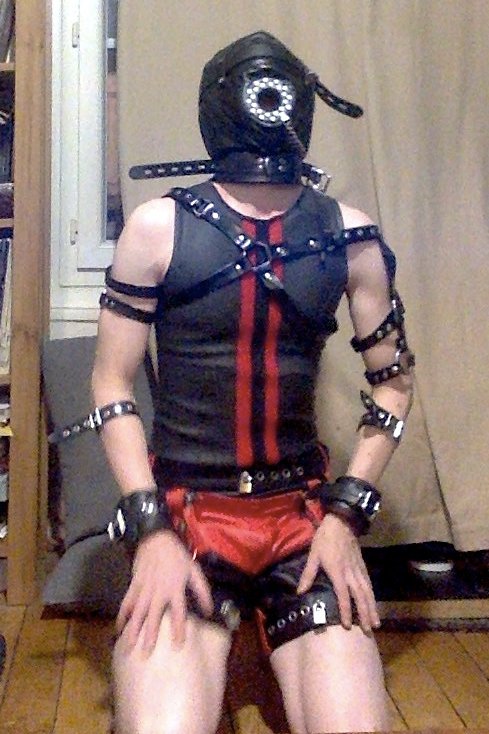 BouzuDorei's tweet photo. Continuing the serie I started on the occasion of @ReconNews 's #Leatherweek. Slave in leather chastity short, with head harness/sensory isolation hood (top is neoprene though, but the color matched well). https://t.co/2PwhQv6kFs