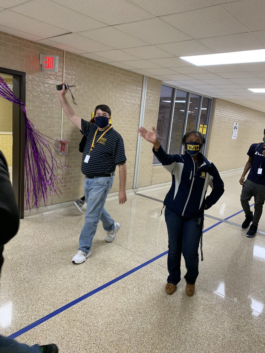 DonaldEducator's tweet photo. What a way to start Thanksgiving Break and Nimitz Homecoming #StudentMorale @NimitzHS_AISD @ToddLindeman4 @EarlieXwilliams @AISD7_12Science @drgoffney @AldineISD @AldineSTEM @tdavis_aldine https://t.co/aVVbSGl9yL