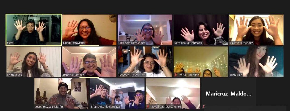 uwkdchi's tweet photo. A night full of laughter and euphoria during our famsgiving! ✨🛡⚔️🐧✨ https://t.co/cIaSQcIZKN