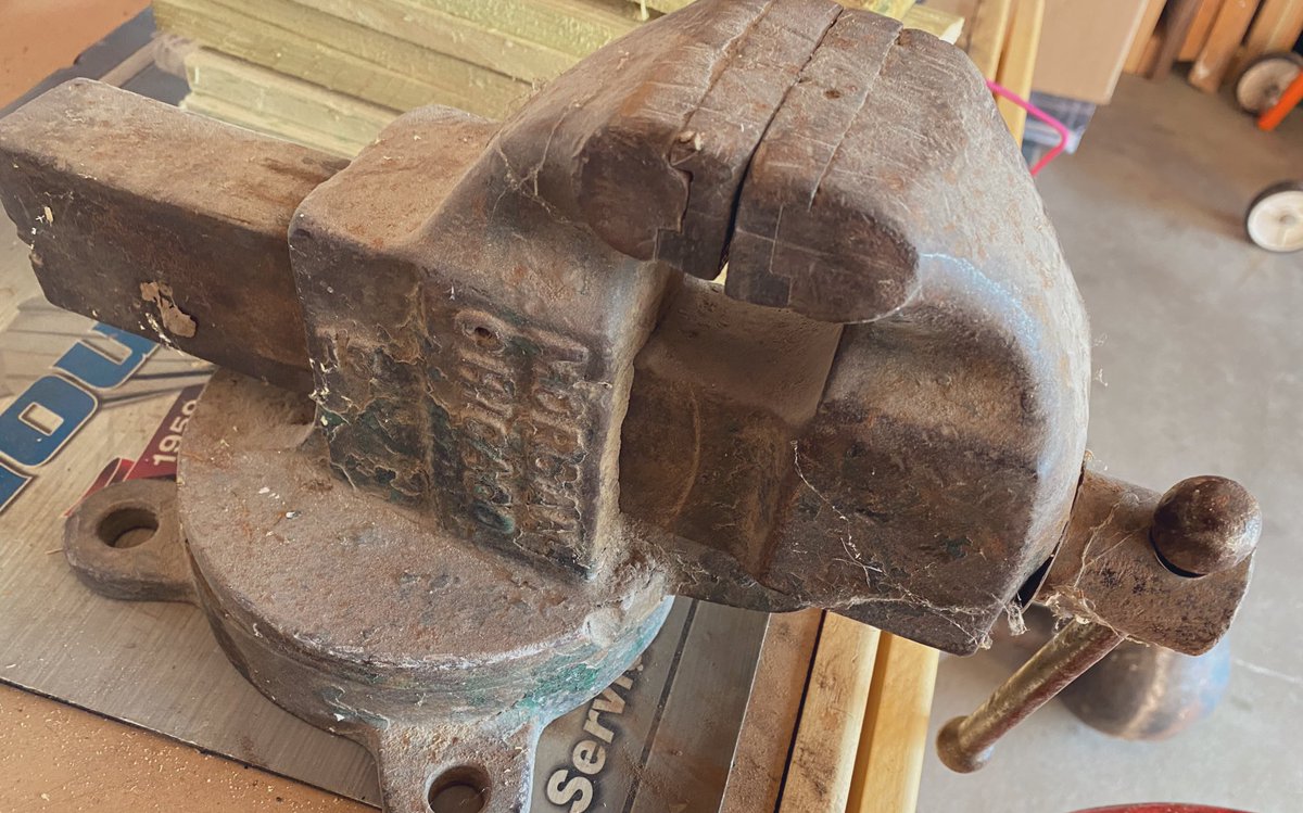 ToolHoarder's tweet photo. Had a Morgan Chicago Vise fall in my lap today.  Works great, can’t wait to clean it up https://t.co/rdRW7z5ulK