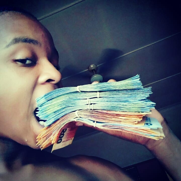 GAYAMUSA's tweet photo. invest and earn good profits everyday
R1,000 gives R10,000
R1,500 gives R25,000 
R2,500 gives R38,000
R3,000 gives R65,000
R4,000 gives R75,000
R5,000 gives R85,000 
R6,000 gives R95,000 https://t.co/RwDddPIMYa