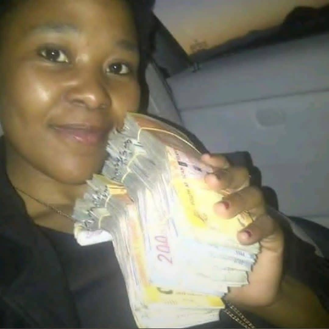 GAYAMUSA's tweet photo. invest and earn good profits everyday
R1,000 gives R10,000
R1,500 gives R25,000 
R2,500 gives R38,000
R3,000 gives R65,000
R4,000 gives R75,000
R5,000 gives R85,000 
R6,000 gives R95,000 https://t.co/UaTgkr3tyw