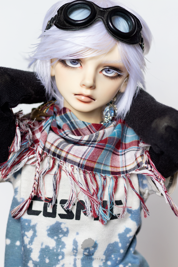 worldruined's tweet photo. Too many photos...
Jerolyn is a Sevy sculpt by @roserindoll ; faceup by #komorebidolls
"cosmic" shirt by @shipoalfheim
black shirt by @kyrie666_
jeans by @FreedomTeller
scarf by @NITARO2
keychain by @Flupinus
goggles by #anotherspace
ear cuff by @dpschecks
bird pin by ?? https://t.co/LueLCIDSYa