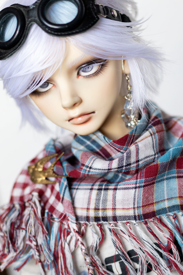 worldruined's tweet photo. Too many photos...
Jerolyn is a Sevy sculpt by @roserindoll ; faceup by #komorebidolls
"cosmic" shirt by @shipoalfheim
black shirt by @kyrie666_
jeans by @FreedomTeller
scarf by @NITARO2
keychain by @Flupinus
goggles by #anotherspace
ear cuff by @dpschecks
bird pin by ?? https://t.co/LueLCIDSYa