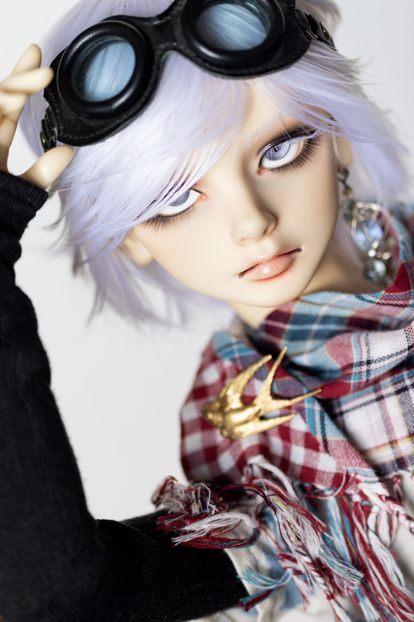 worldruined's tweet photo. Too many photos...
Jerolyn is a Sevy sculpt by @roserindoll ; faceup by #komorebidolls
"cosmic" shirt by @shipoalfheim
black shirt by @kyrie666_
jeans by @FreedomTeller
scarf by @NITARO2
keychain by @Flupinus
goggles by #anotherspace
ear cuff by @dpschecks
bird pin by ?? https://t.co/LueLCIDSYa