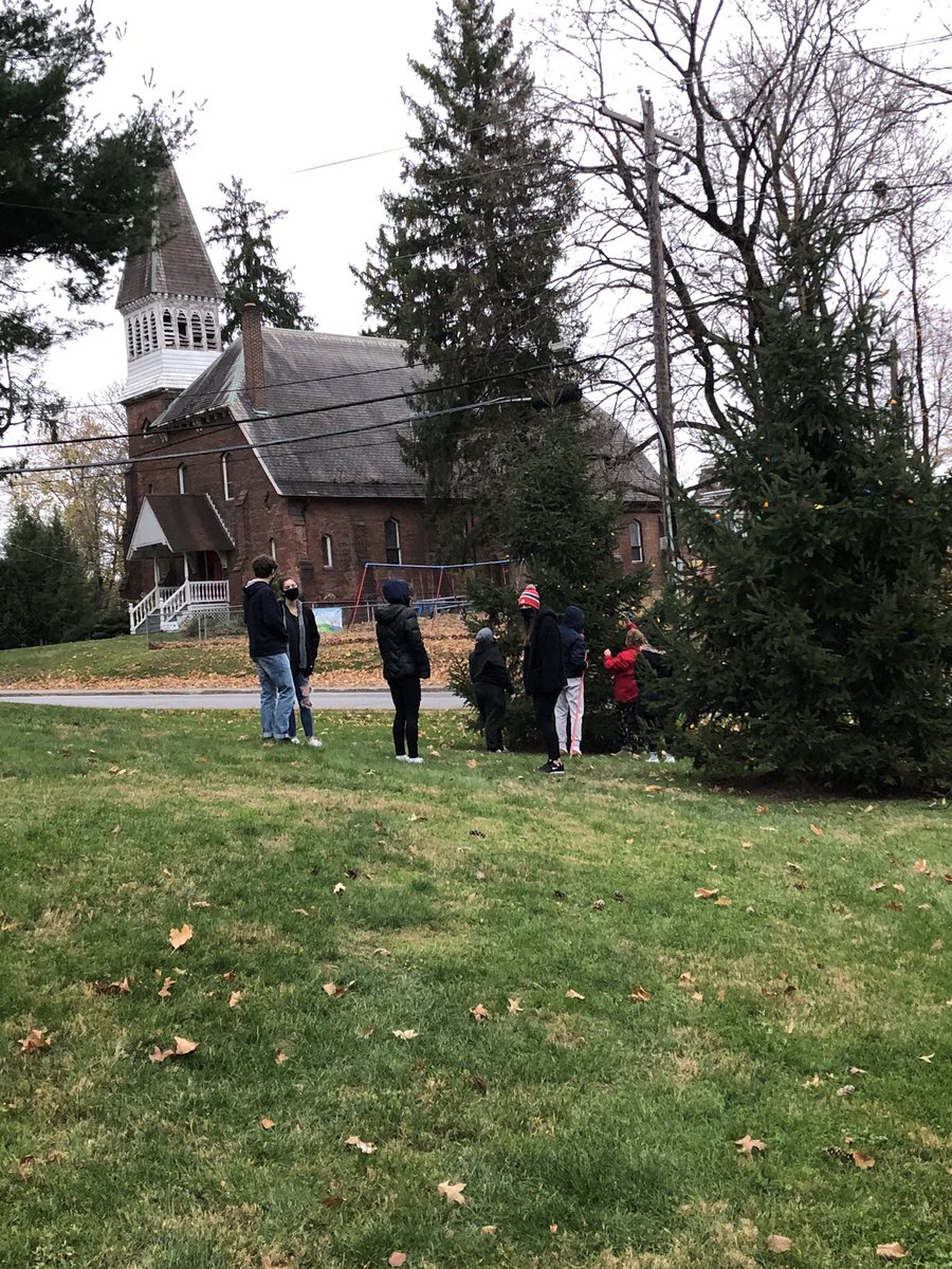 RecWappfalls's tweet photo. Holiday season is here! Today, Volunteers and the recreation committee decorated Mesier Park. Big thank you to Cindy Latino, Kevin Huber, Todd Bowen, Past and current Village residents and RCK Interact Club. Your help is great appreciated! https://t.co/ceOC1jCx0y