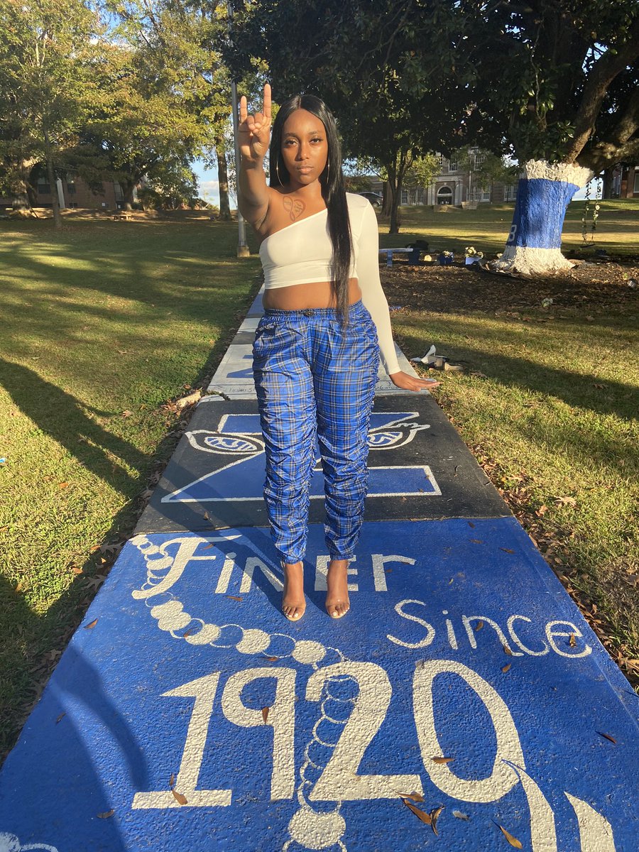 ameliaab7's tweet photo. IT STARTED IN 1920 FROM THE VISION OF FIVE 💙🤍🕊 https://t.co/PyIQgJ8C3B