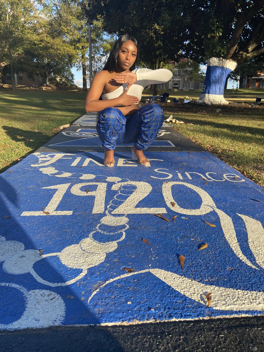 ameliaab7's tweet photo. IT STARTED IN 1920 FROM THE VISION OF FIVE 💙🤍🕊 https://t.co/PyIQgJ8C3B
