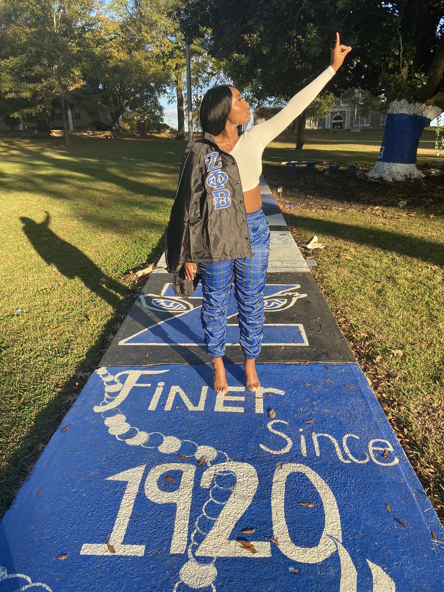 ameliaab7's tweet photo. IT STARTED IN 1920 FROM THE VISION OF FIVE 💙🤍🕊 https://t.co/PyIQgJ8C3B