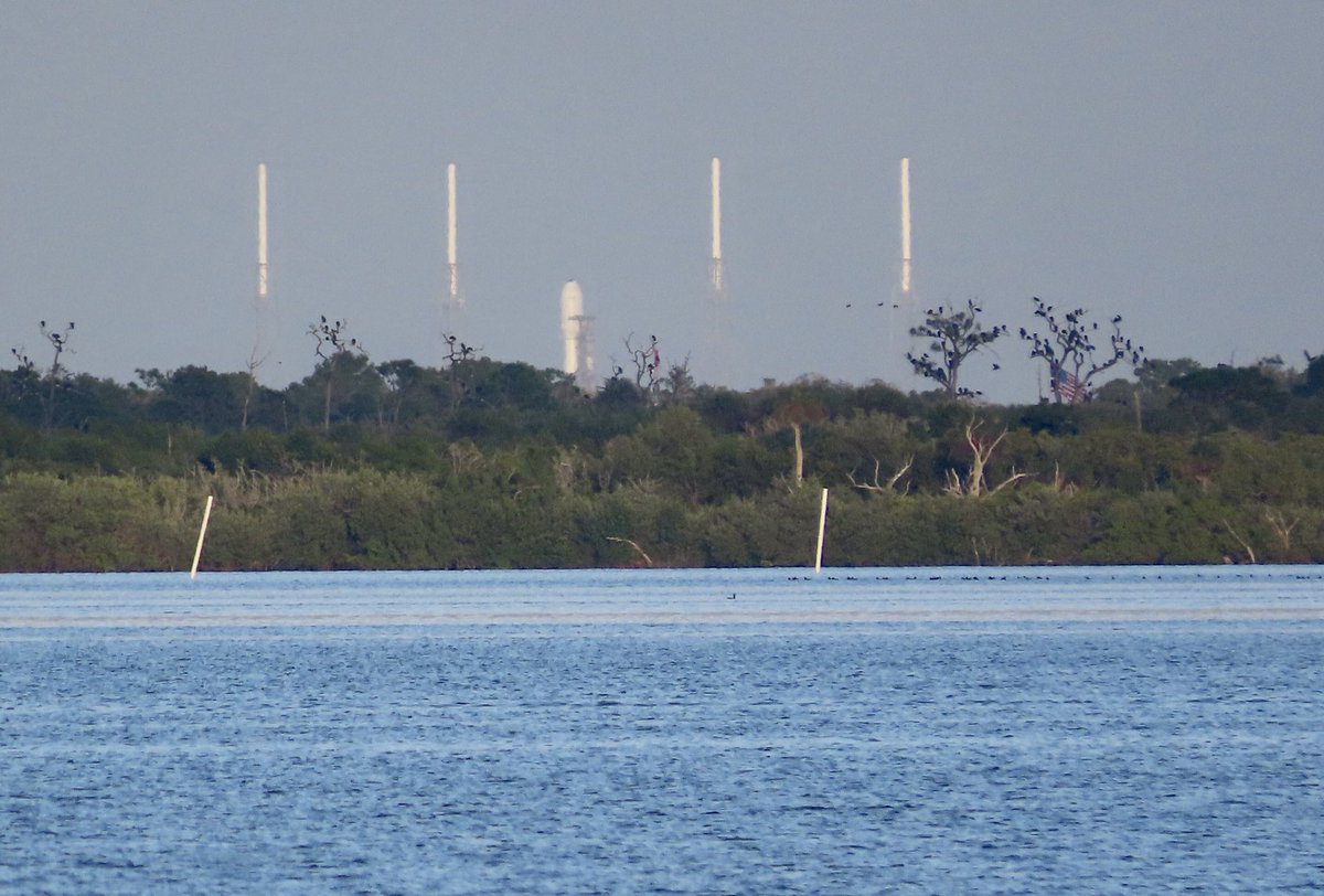 Cygnusx112's tweet image. Weather might only be 60% chance of flying tonight but it’s absolutely beautiful right now! #SpaceX #LaunchFever
