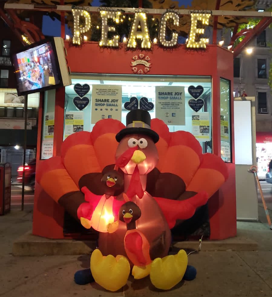 ChinatownNYC's tweet photo. That glow at sunset. Just a few more days left to get your photo in front of our info kiosk. #gobblegobble #photoop #selfie #turkey #thanksgiving #inflatableturkey #chinatown #chinatownnyc #turkeyday https://t.co/ARl2fmHcFf