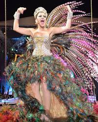 Luchypolo24's tweet photo. Andrea tu eres la Reina Andrea del Carnaval... Mi siempre Reina la Reina de la 7 de Papa Junior... Feliz cumpleaños Andreee mi siempre Reina del Carnaval #HBD #2012 https://t.co/G3XnyeCjjM @ajaramilloch