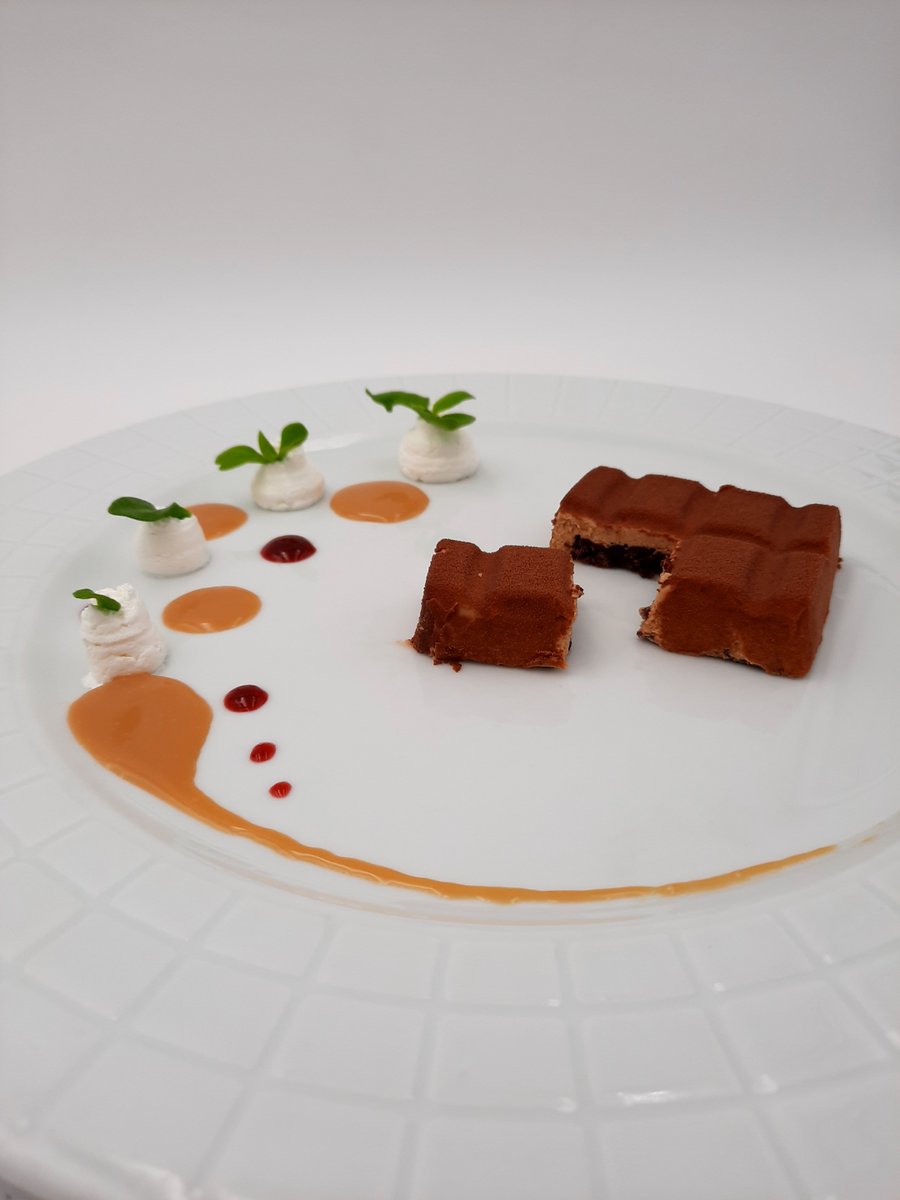 hostellerie11's tweet photo. Venez découvrir le Menu du Moment pour cette semaine #48 concocté par le Chef de l'Hostellerie des #Corbieres 
@hostellerie11 #Lagrasse  #restaurant #automne 
@amarserou https://t.co/OqRuJB01eA