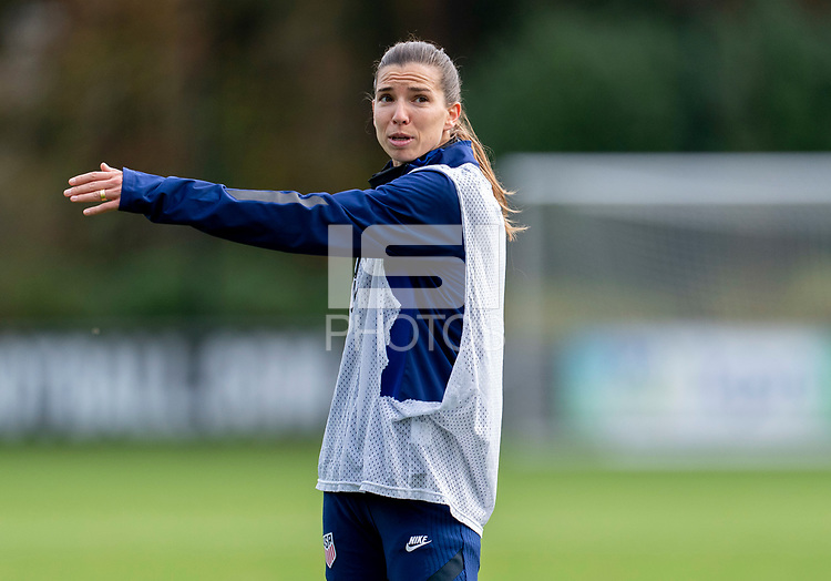 TobinHeath17Arg's tweet photo. A alguna se le fue la mano en el entrenamiento de hoy y le rompió el chaleco. 
El tupé. (?)

#USWNT #NovemberCamp https://t.co/yYXlLbTaju