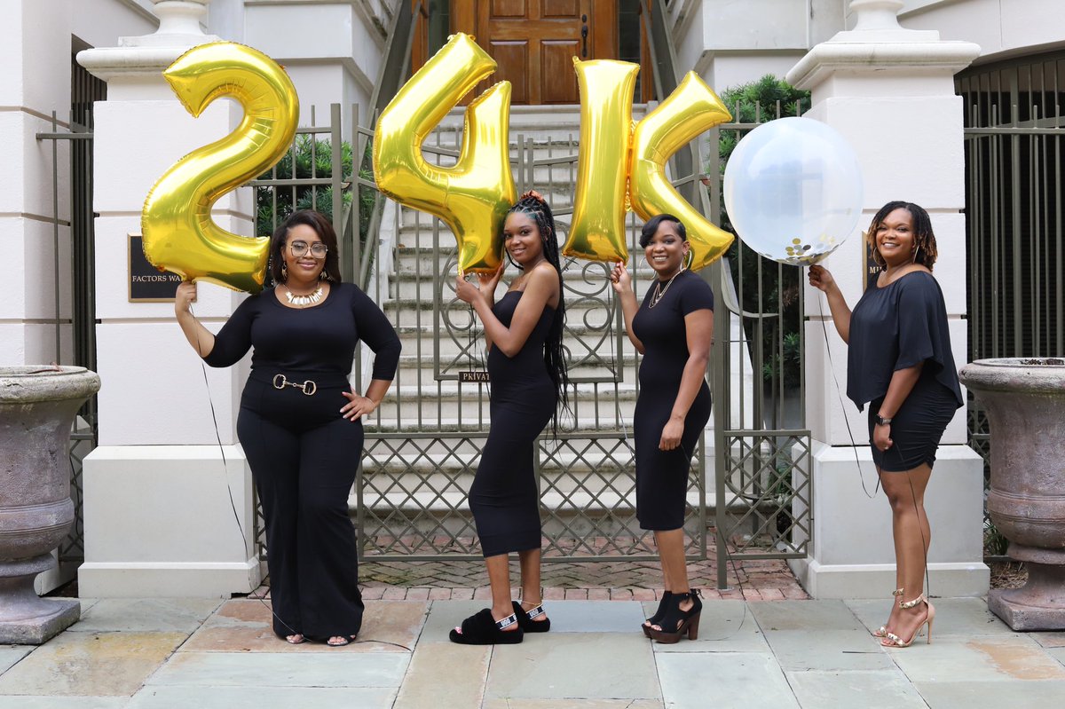 Glitter___Minds's tweet photo. We were founded by four sisters in 2019 with a dream of empowerment and inclusivity no matter the age, race, gender, or size. We provide quality products with the everyday, and sometime glamourous "you" in mind. We hope you become a longtime member of the GLAMSquad! https://t.co/ixPKylhwVO